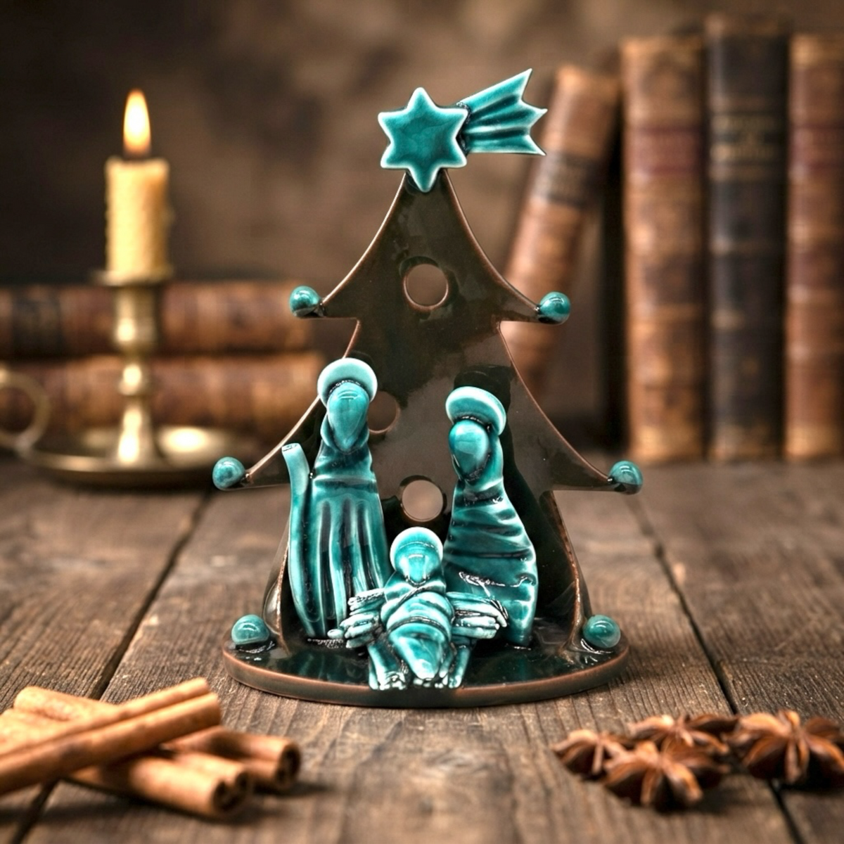 Statuina Presepe in Ceramica Artiganale con Albero Natalizio Traforato -  Fatto a Mano