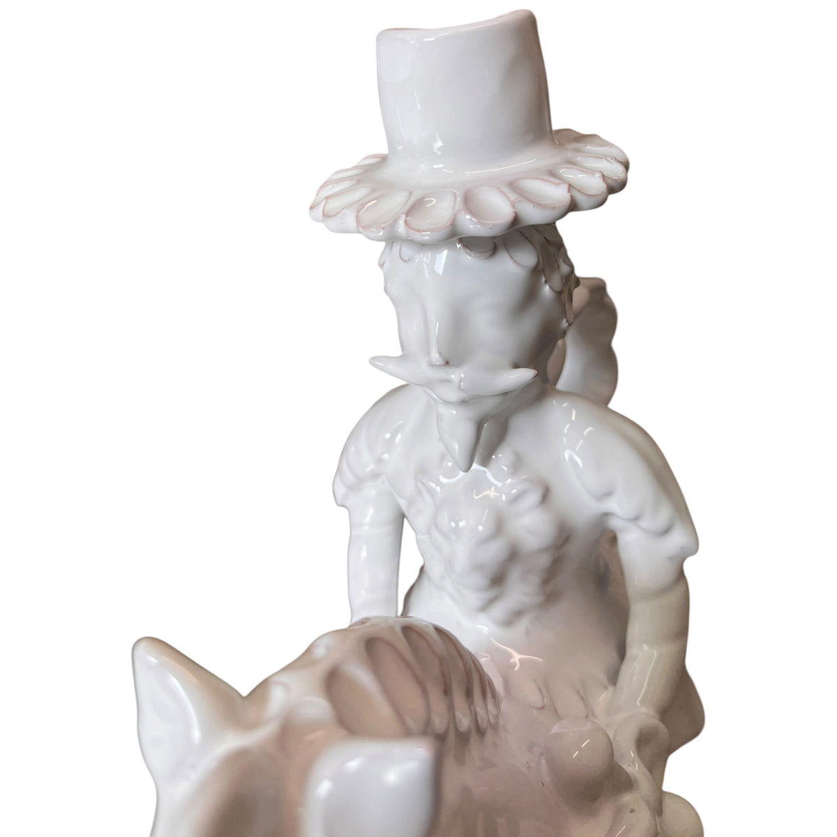 Coppia di cavalieri porta candela in ceramica bianca modellati a mano