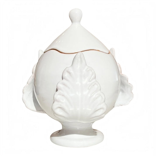 Pumo Pugliese bianco con coperchio, vista frontale con foglie in rilievo – ceramica artigianale Poz Studio Puglia